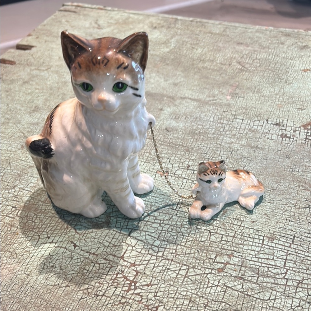 Vintage Mid Century Cat Figurines Mother Kittens Chain 7"